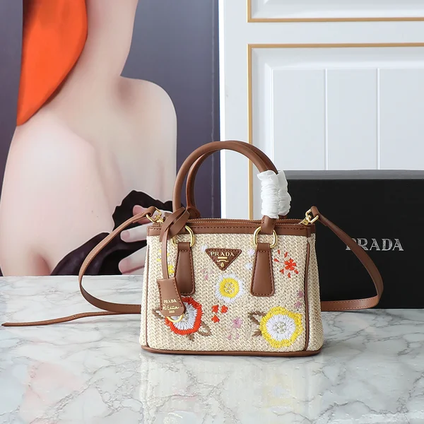 プラダ PRADA サンシャイン 草編みバッグ 花刺繍 スイート デザート系 可愛い 夏