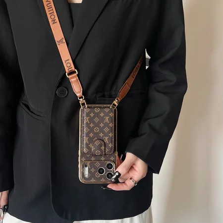 シャネル風 iPhone ケース キルティング ミニチェーンウォレット CCロゴ ターンロック チェーン付き