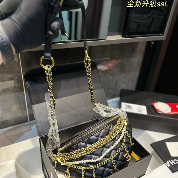 シャネル フリンジ ウエストバッグ 菱格紋 黒 ゴールド金具 パール CHANELロゴ バズる 映え TikTok レディース