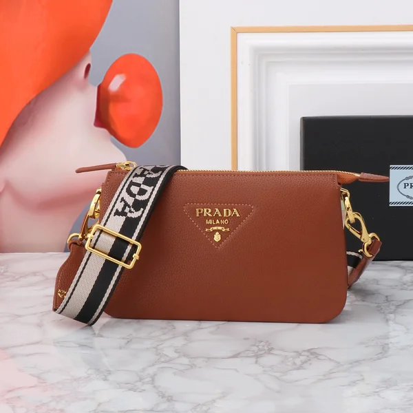 プラダ PRADA 3-in-1 ショルダーバッグ 赤茶色 鹿皮紋 ビジネス 分類収納 効率的