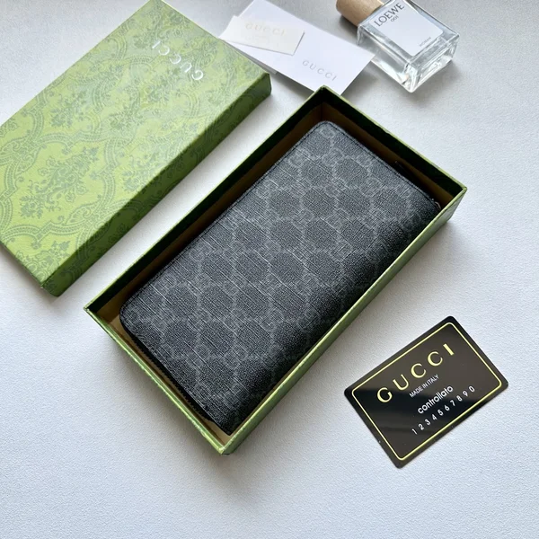 グッチ GUCCI GG Supreme 長財布 黒 老花 多卡位 大容量 ミニマル