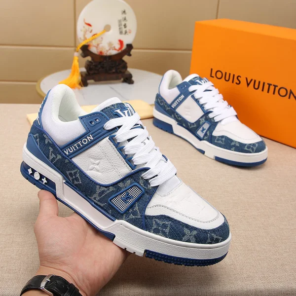 ルイヴィトン LOUIS VUITTON LV Trainer 青デニム 大学生 バイト代 憧れ