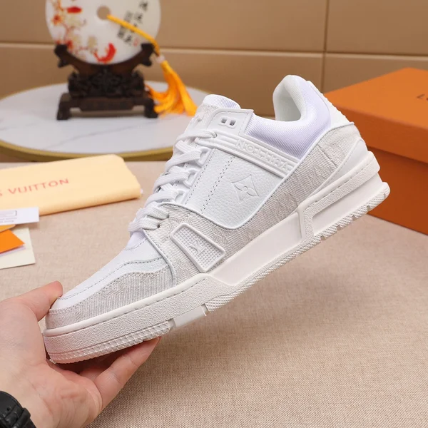 ルイヴィトン LOUIS VUITTON LV Trainer 白灰老花 フォトグラファー 旅行