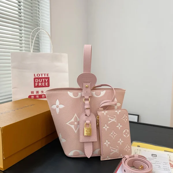 ルイヴィトン Locky BB バケツバッグ 桜ピンク モノグラムアンプラント 圧纹牛革 金色挂锁 ラウンドハンドル カードケース付き 2way ミニバッグ レディース