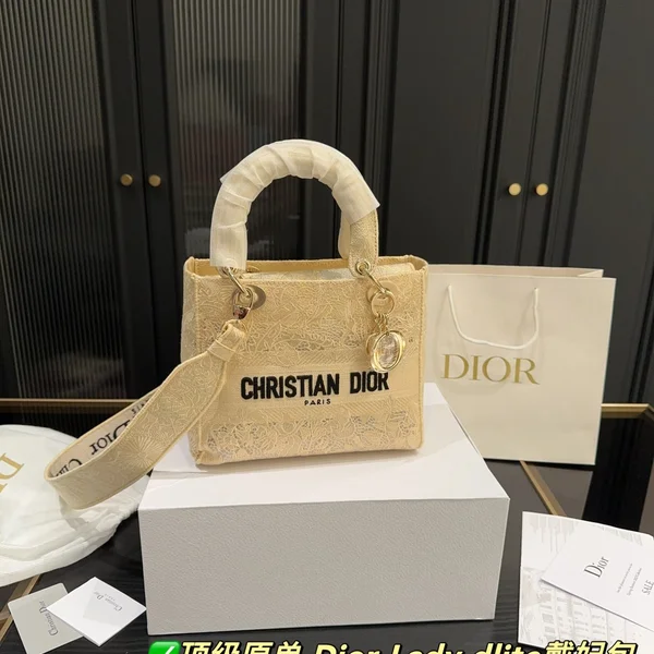 ディオール DIOR Lady D-Lite 刺繍 ミルクティー色 ロリータ お姫様 メルヘン