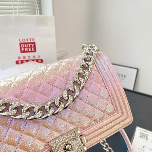 シャネルスタイル Le Boy バッグ マーメイドピンク 満钻 ストリート アート 反骨