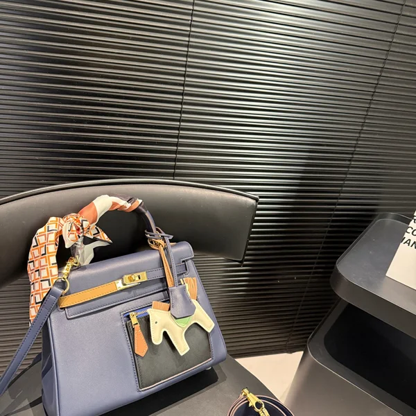 エルメス Kelly Ado ケリーアド リュックサック マルチカラー 海軍藍 キャラメル 黒 全革 Kellyロック 大容量 3way バックパック メンズ レディース