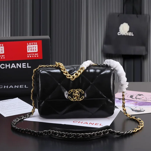 シャネル CHANEL 19 バッグ S1160 黒 羊皮 大菱格 アート 美術館 キュレーション