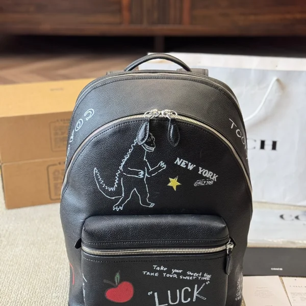 コーチ COACH 恐竜落書き バックパック 黒 Z世代 ストリート TikTok映え
