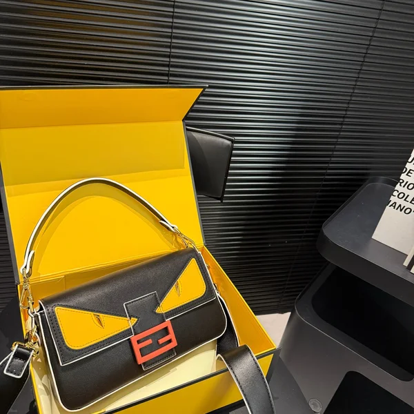 フェンディ FENDI Baguette 2025春節限定 Eyes 黒 アート 芸術コレクション