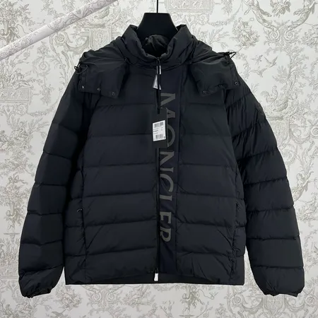 モンクレール MONCLER 黒縦向Logo 連帽羽絨 撮影 待機 ポケット 動きやすい