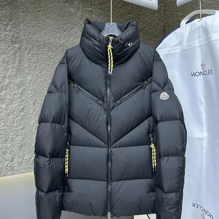 モンクレール MONCLER 黒×荧光黄 V形绗缝羽絨 通勤 スマート 軽量 スーツ