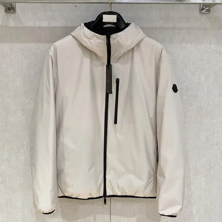 モンクレール MONCLER 米白×黒 連帽軟殻 プレゼント 彼女 喜ぶ