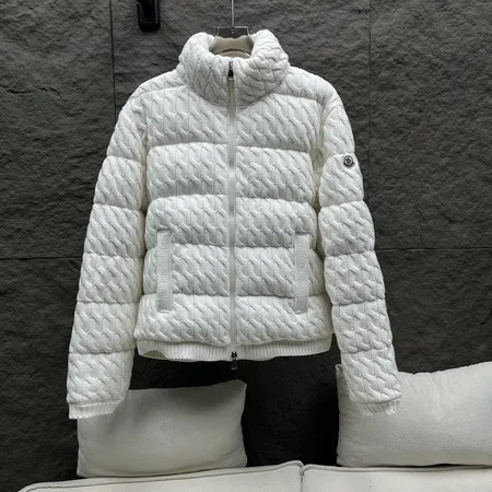モンクレール MONCLER 白麻花針織 立領羽絨 北海道 氷点下 吹雪 完全防寒