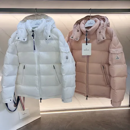 モンクレール MONCLER ホワイト光沢フードダウン 撮影 待機 ポケット 動きやすい